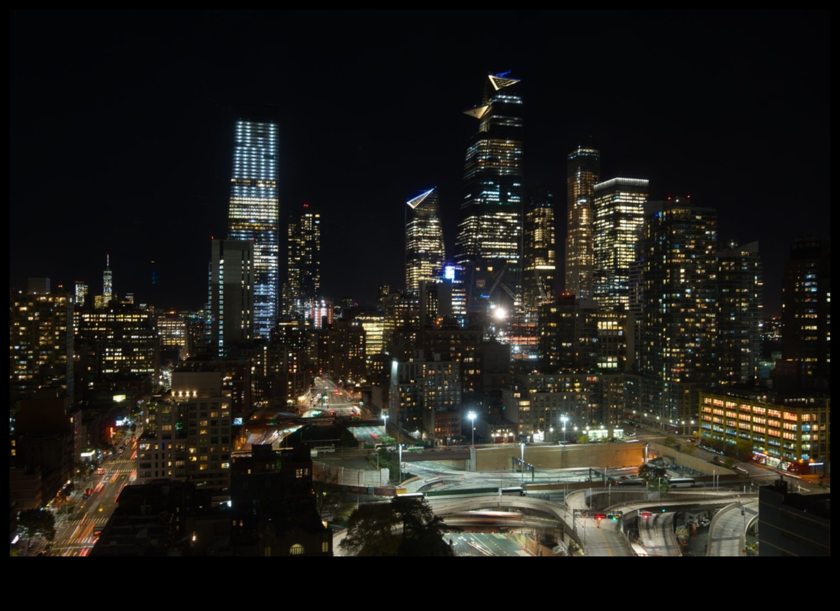 נופים עירוניים מוארים: שליטה באמנות הצילום באדריכלות