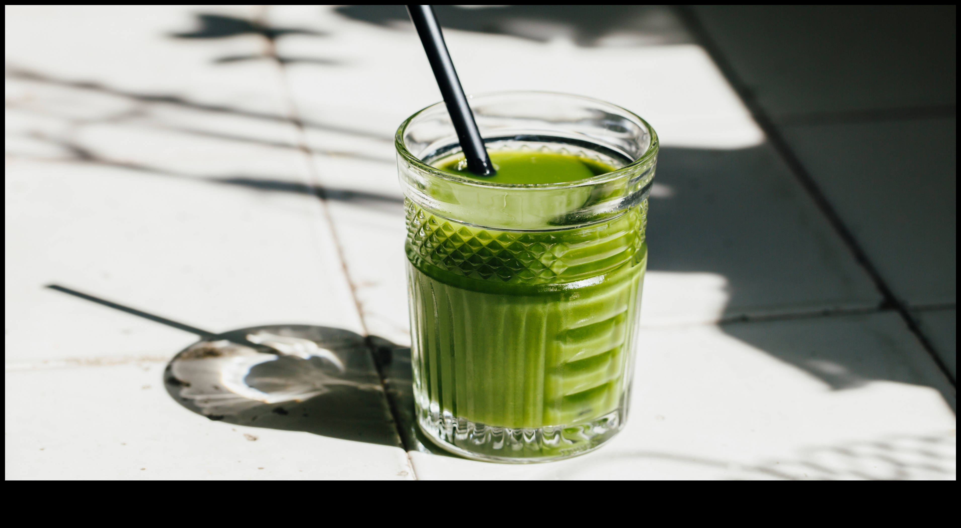 צינת בוקר: התחל את היום שלך עם הקרירות של תה ירוק קר