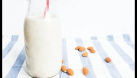 עונג בוקר: התחל את היום שלך עם הכוח התזונתי של חלב שקדים