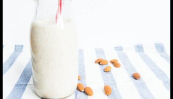 עונג בוקר: התחל את היום שלך עם הכוח התזונתי של חלב שקדים