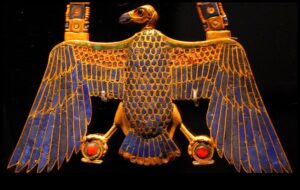 קמעות ואומנות: סמלי הגנה בתכשיטים מצריים